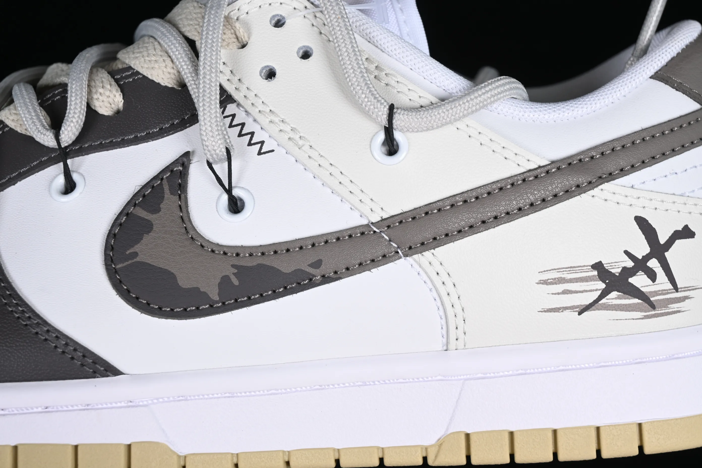 All Categories Nk SB Dunk Series Nk SB Dunk Low Low-top sneakers Nk Dunk Low "Team Gold" Official custom-cracked SB strap low-top casual sneakers DV0833-100
